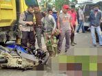 kecelakaan-drs-a-samad-wahid-56-pengendara-motor-yang-bertabrakan-dengan-truk-di-langsa-aceh.jpg