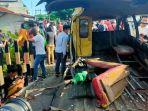 kecelakaan-kereta-api-dengan-angkot-123-terjadi-di-jalan-sekip.jpg
