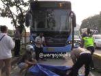 kecelakaan-maut-tadi-pagi-pemotor-wanit-tewas-tertabrak-bus-transjakarta.jpg