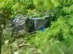 kecelakaan-mobil-dinas-toyota-fortuner-di-maluku-tengah-terrjun-ke-jurang-1-penumpang-tewas.jpg