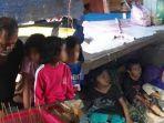 keluarga-cahyo-yang-tinggal-dan-tidur-di-warung-angkringan.jpg