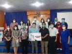 kepala-cabang-bni-tomohon-danel-kereh-bersama-jumaidi-mappanganro.jpg