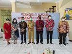 kepala-ojk-sulutgomalut-darwisman-kiri-dan-pemimpin-bni-kanwil-11-manado-kok6565.jpg