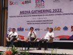 kepala-ojk-sulutgomalut-winter-marbun-tengah-berbicara-dalam-media-gathering-9.jpg