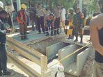 kerangka-itu-ditemukan-saat-petugas-menggali-proyek-drainase.jpg