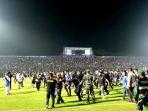 kericuhan-dan-kerusuhan-mewarnai-pertandingan-pekan-ke-11-liga-1-2022-2023-bertajuk-derbi-jawa-timur.jpg