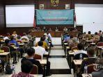 ketua-panitia-seleksi-calon-pimpinan-kpkyenti-garnasih-tengah.jpg