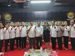 ketua-umum-pengprov-pobsi-sulut-joseph-s-kopalit-bersama-pengurus-lainnya.jpg