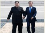 kim-jong-un-lewati-perbatasan_20180427_115457.jpg