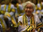 kimlan-jakul-nenek-91-tahun-raih-sarjana_20170810_180654.jpg