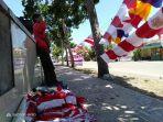 kisah-penjual-bendera-merah-putih-di-boltim.jpg