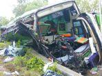 kondisi-bus-yang-angkut-40-orang-alami-kecelakaan-tunggal.jpg