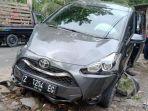 kondisi-minibus-toyota-sienta-setelah-ditabrak-pikup.jpg
