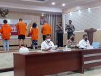 konfrensi-pers-kejahatan-skimming-di-bank-sulutgo-manado-fhdgh67ggfjghj.jpg