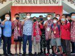 kontingen-cabang-olahraga-tinju-sulut-disambut-bak-pahlawan.jpg