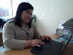koordinator-fogging-dinkes-kotamobagu-ernawati-sianturi.jpg