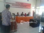 kpu-plenokandaftar-calon-tetap-dprd-bitung_20180920_124611.jpg