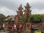 kunjungan-wisatawan-ke-objek-wisata-pura-batuan-347347.jpg