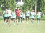 latihan-sulut-united-fc-saat-menjalani-tc-di-di-yogyakarta-fhgdfhfdhkmhjk.jpg