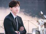 lee-jong-suk-aktor-terkenal-korea-selatan.jpg