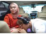 lesti-kejora-ungkap-isi-hati-rizky-billar-malah-pake-headphone-12121.jpg