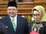 mantan-bupati-kutai-ismunandar-dan-istrinya-dieksekusi-kpk-ke-lapas.jpg