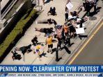 marah-tempat-gym-ditutup-warga-florida-demo-dengan-push-up-dan-squat-213.jpg