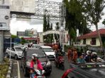 massa-tinggalkan-bandara_20170513_135440.jpg