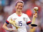 megan-rapinoe-terima-penghargaan.jpg