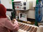 menilik-pembuatan-cerutu-bobbin-kebon-kertosari.jpg