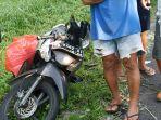 menyalip-truk-jans-hilang-kendali-dan-tabrak-mobil-avanza-dari-arah-berlawanan.jpg