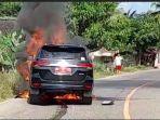 mobil-dinas-sekda-muara-enim-terbakar.jpg