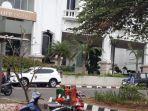 mobil-pom-tni-berhenti-di-depan-hotel-mercure-tambora-jakarta-barat-346y24.jpg