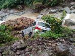 mobil-xenia-yang-terjun-ke-jurang-selasa-482020-di-jalur-molibagu-bolsel.jpg