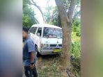 mobil-yang-terlibat-kecelakaan-dengan-pengendara-motor-yang-kemudian-meninggal.jpg