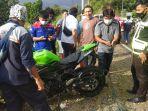 motor-kawasaki-ninja-yang-diangkut-ke-mobil-polisi.jpg