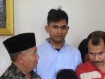 muhamad-farhan-kemeja-telah-pulang-bertemu-dengan-keluarganya-di-kota-baubau-sulawesi-tenggara.jpg