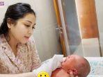 nagita-slavina-pertama-kali-mandikan-rayyanza-adik-rafathar.jpg