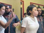 nikita-mirzani-tertawa-semringah-keluar-dari-kantor-polres-serang-kota.jpg