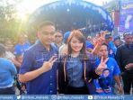 niky-lomban-bersama-hillary-foto-bersama-usai-kampanye-di-kota-bitung.jpg