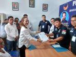 nova-sumolang-daftar-di-nasdem-manado-jual-jargon-panca-krida.jpg