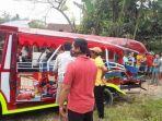 odong-odong-yang-ditabrak-kereta-di-pintu-perlintasan-kereta-api.jpg