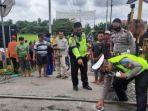 olah-tkp-kecelakaan-di-perlintasan-tanpa-palang-pintu-di-desa-durung-durungbedug.jpg
