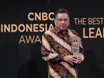 olly-dondokambey-menerima-penghargaan-sebagai-the-best-leader-the-innovative.jpg