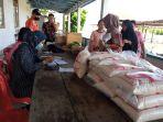 operasi-pasar-murah-dilakukan-oleh-dinas-pangan-provinsi-sulawesi-utara098.jpg