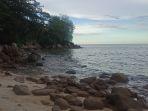 pantai-batu-pinagut-dan-legendanya.jpg