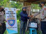 para-mantan-anggota-kkbpapua-menerima-bantuan-dari-tni-polri.jpg