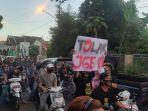 para-pendukung-sas-saat-menggelar-aksi-demonstrasi.jpg