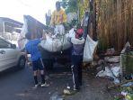 para-pengangkut-sampah-yang-menjalankan-tugas-setiap-gdfgdfg.jpg