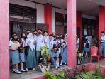 para-siswa-smkn-3-manado-senin-662022456gh.jpg